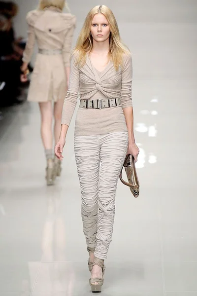 Look 14